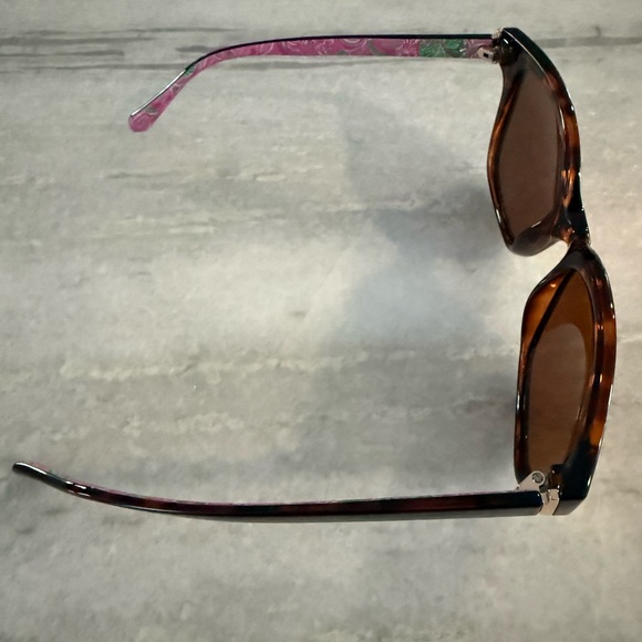 Lilly Pulitzer Tortoise Shell Sunglasses with Pink and Gold Accents - Picture 4 of 6